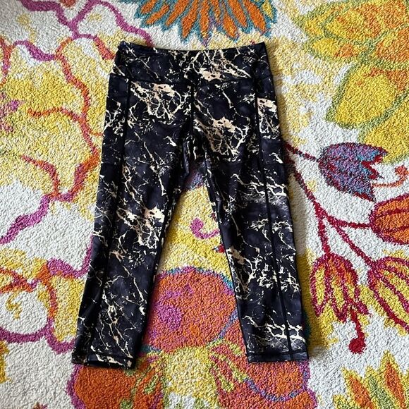 EUC WOMENS MEDIUM CONSTANTLY VARIED GEAR LEGGINGS - Picture 3 of 4